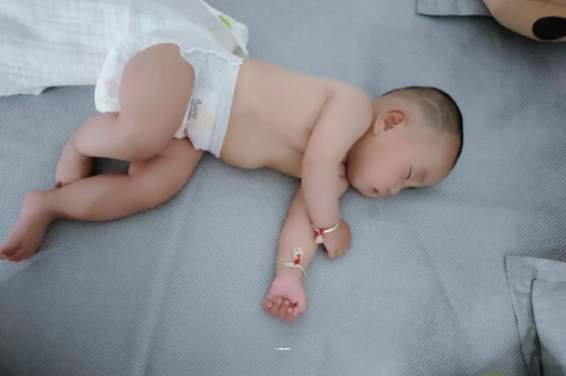 响水3个月宝宝怎么抱